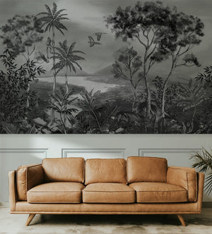 Sala de estar com sofá, parede com boiserie e painel de parede Rio Amazonas.